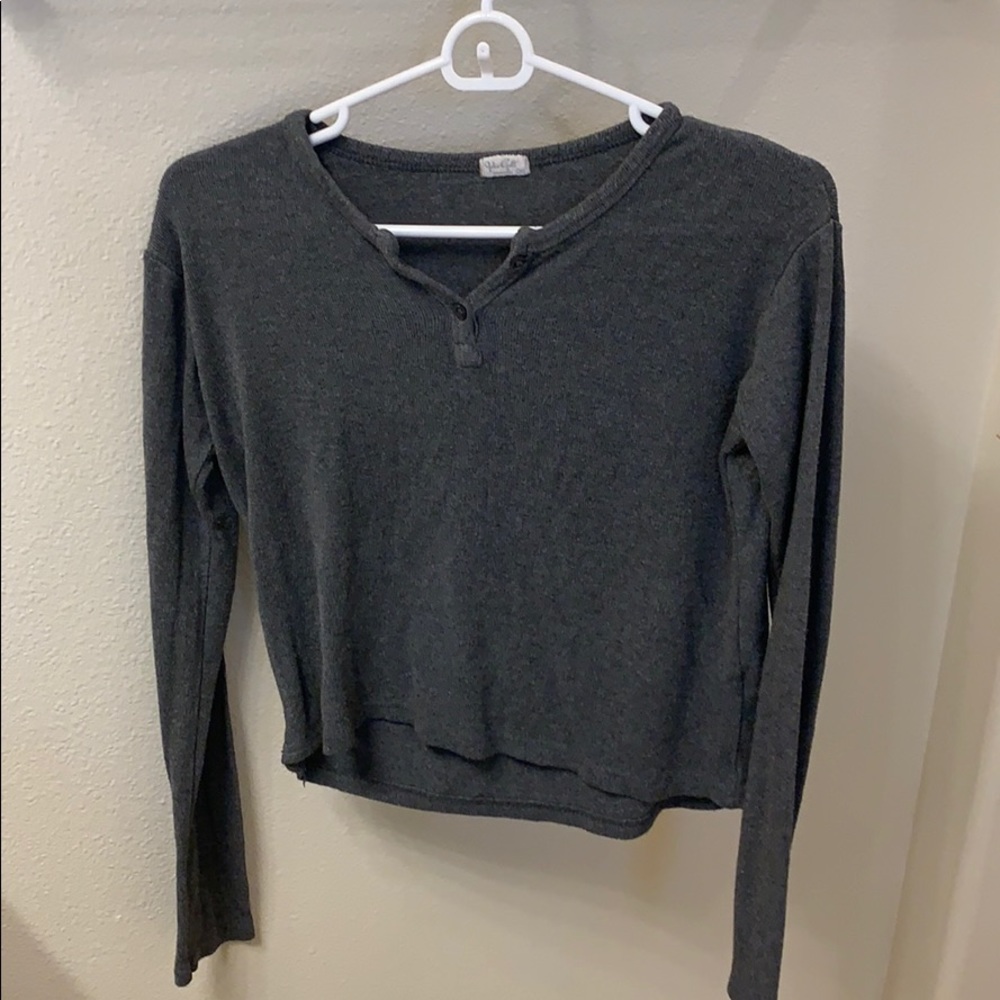 Long sleeve gray shirt